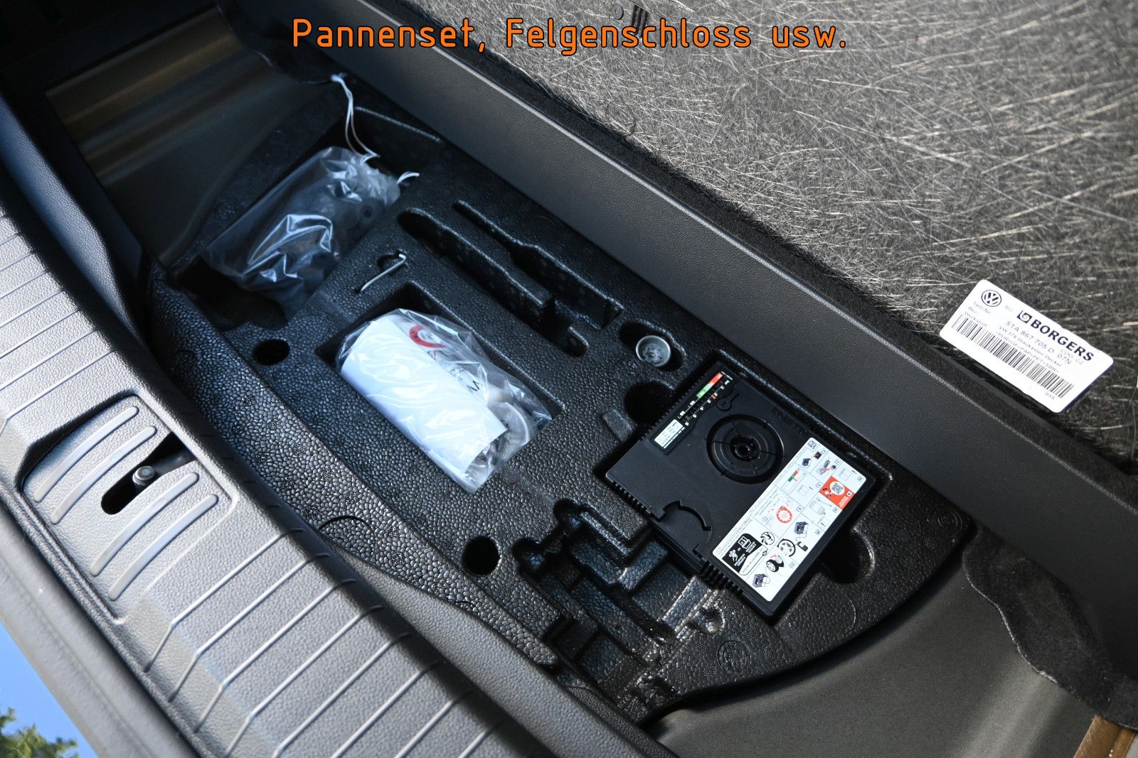 Fahrzeugabbildung Volkswagen Touran 1.5 TSI DSG °ACC°AHK°PANO°STHZ°DYNAUDIO°