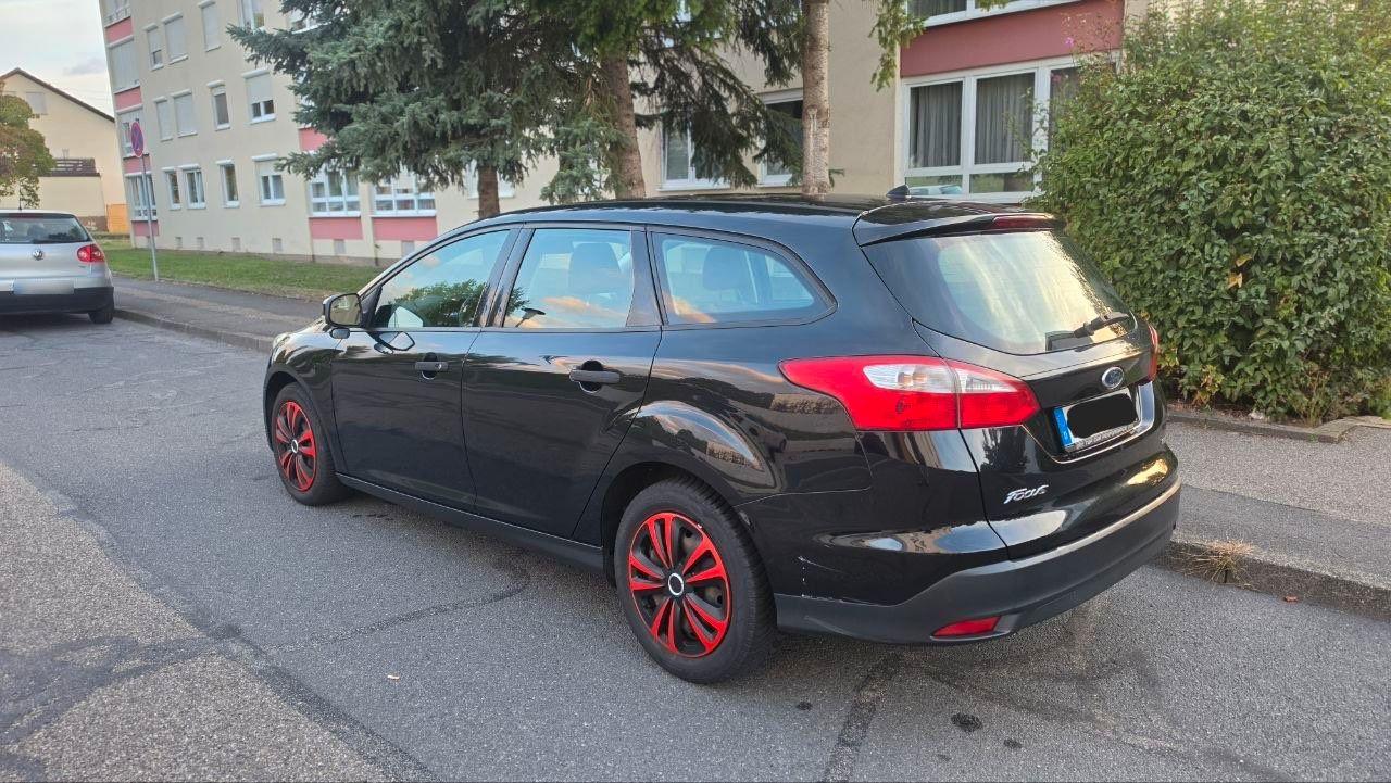 Ford Focus 2014 — rear view