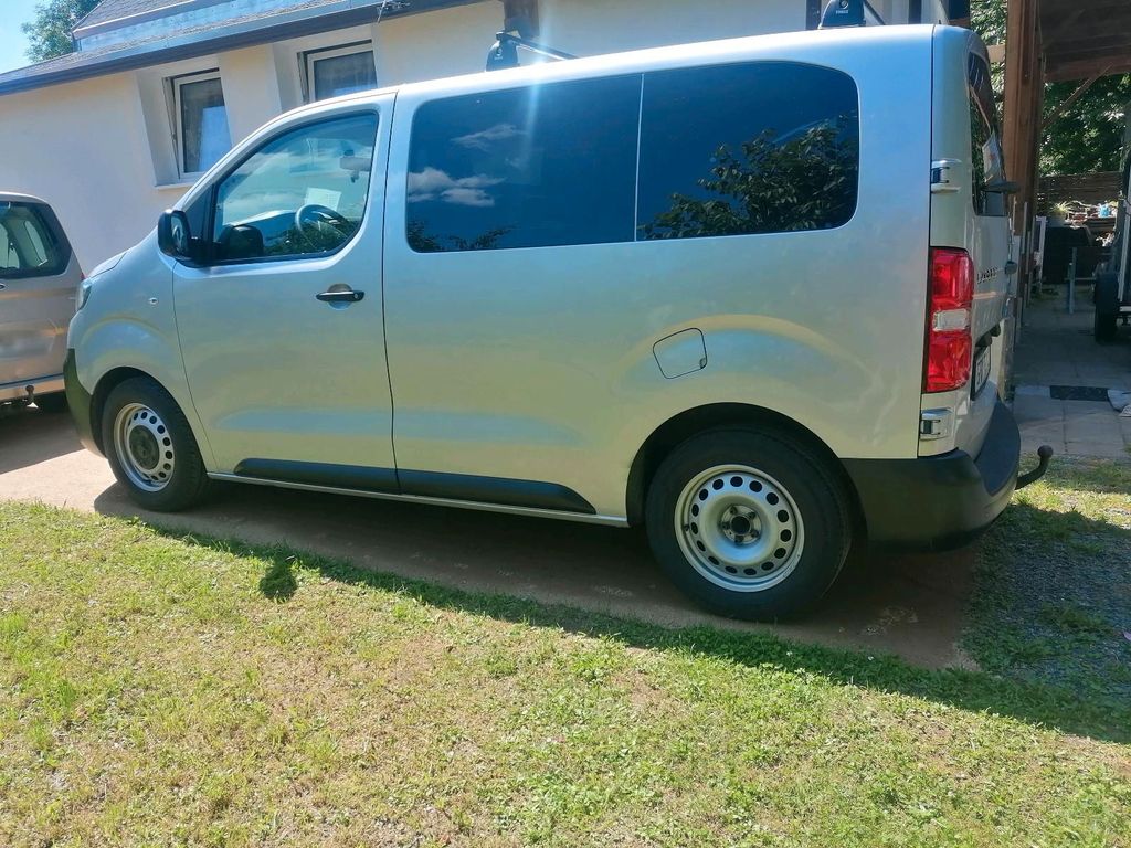 Image of Peugeot Traveller