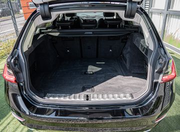 Fahrzeugabbildung BMW 320d xDrive Touring Steptronic xDrive|HEADUP|SH