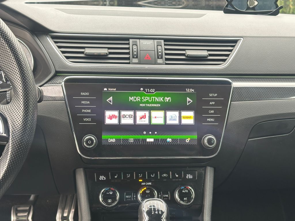 SKODA Superb Combi 1.4 TSI ACT SportLine ACC b. Front SKODA Superb Combi 1.4 TSI ACT SportLine ACC b. Front