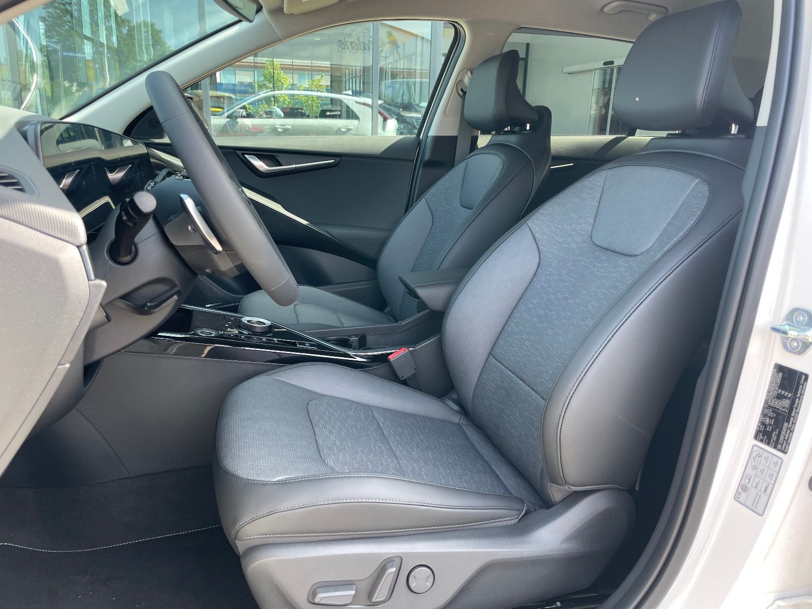 Fahrzeugabbildung Kia Niro Spirit BLIS/Kamera/ACC/LED/HeadUp/Leder