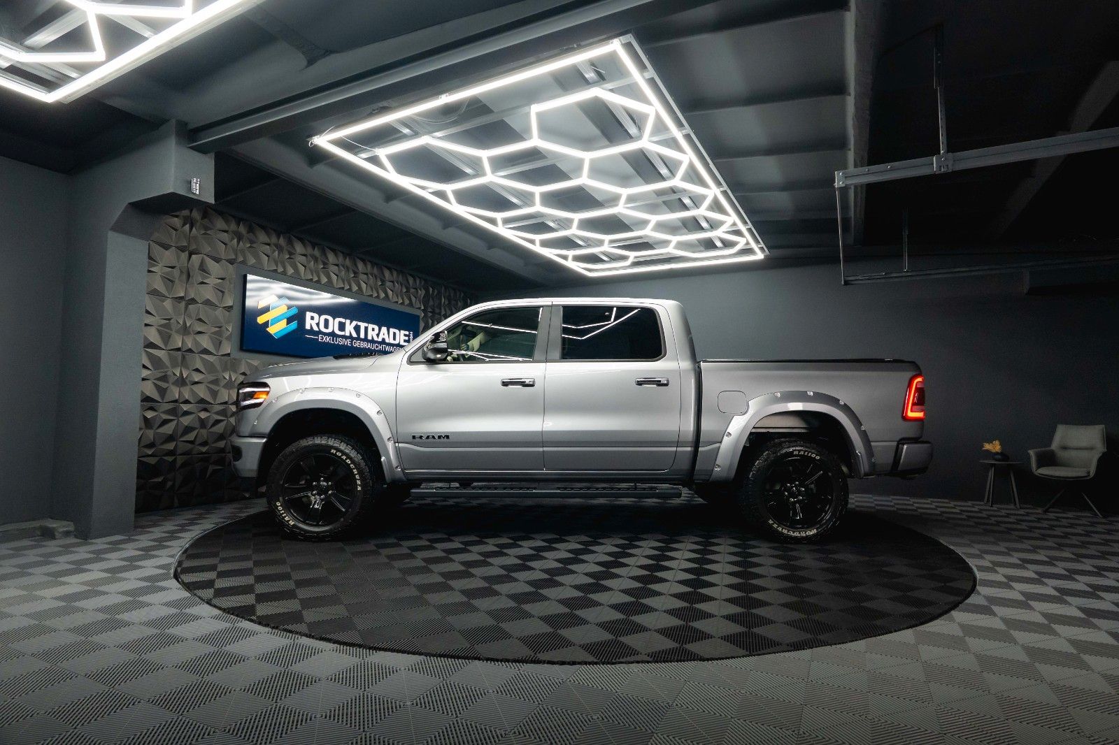 Fahrzeugabbildung Dodge RAM 5.7 V8 HEMI 4x4 LARAMIE LPG Offroad-Bodylift