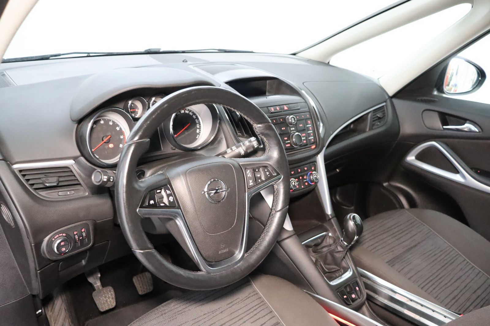 Fahrzeugabbildung Opel Zafira Tourer 1.4 Turbo Style * Sitzhzg. * PDC *