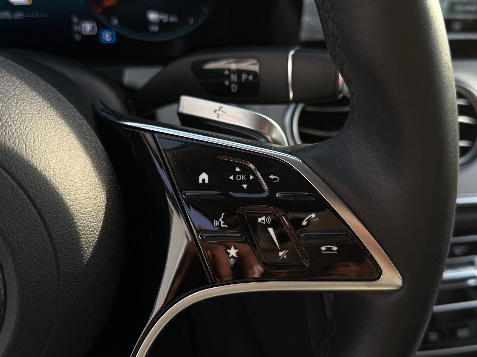 Fahrzeugabbildung Mercedes-Benz E 300de T Avg ACC HUD Keyless-Go Memory Kamera