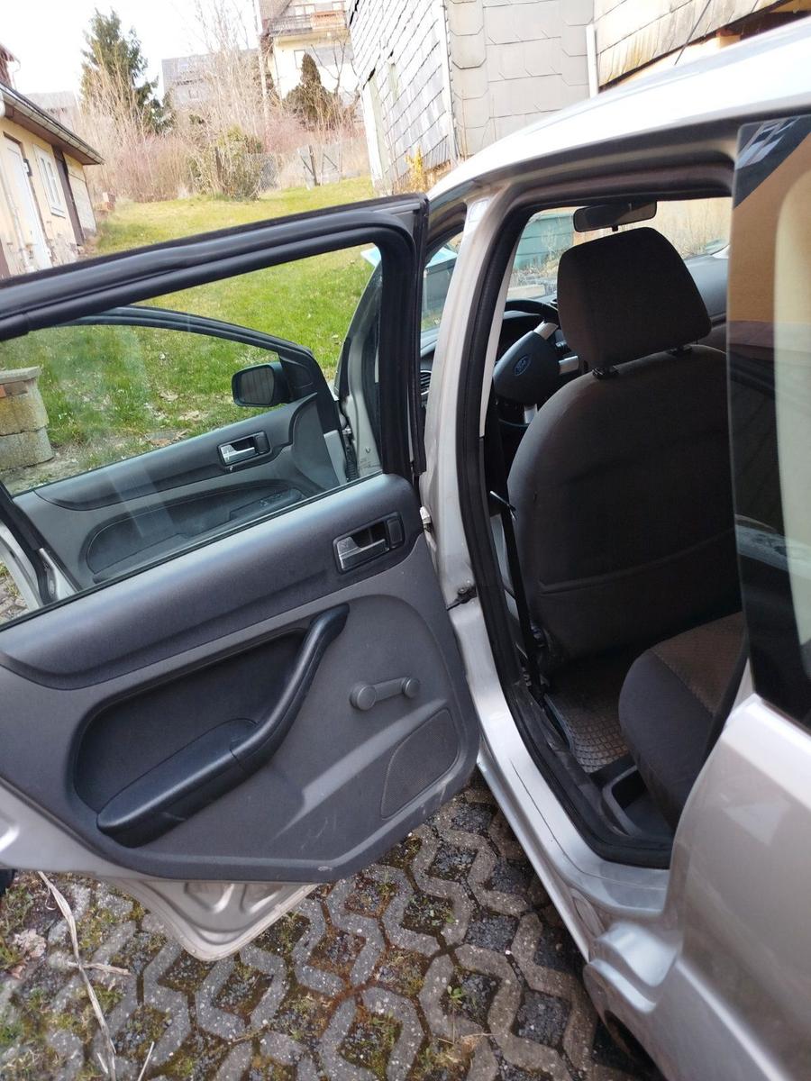 Ford Focus 2005 — photo 11