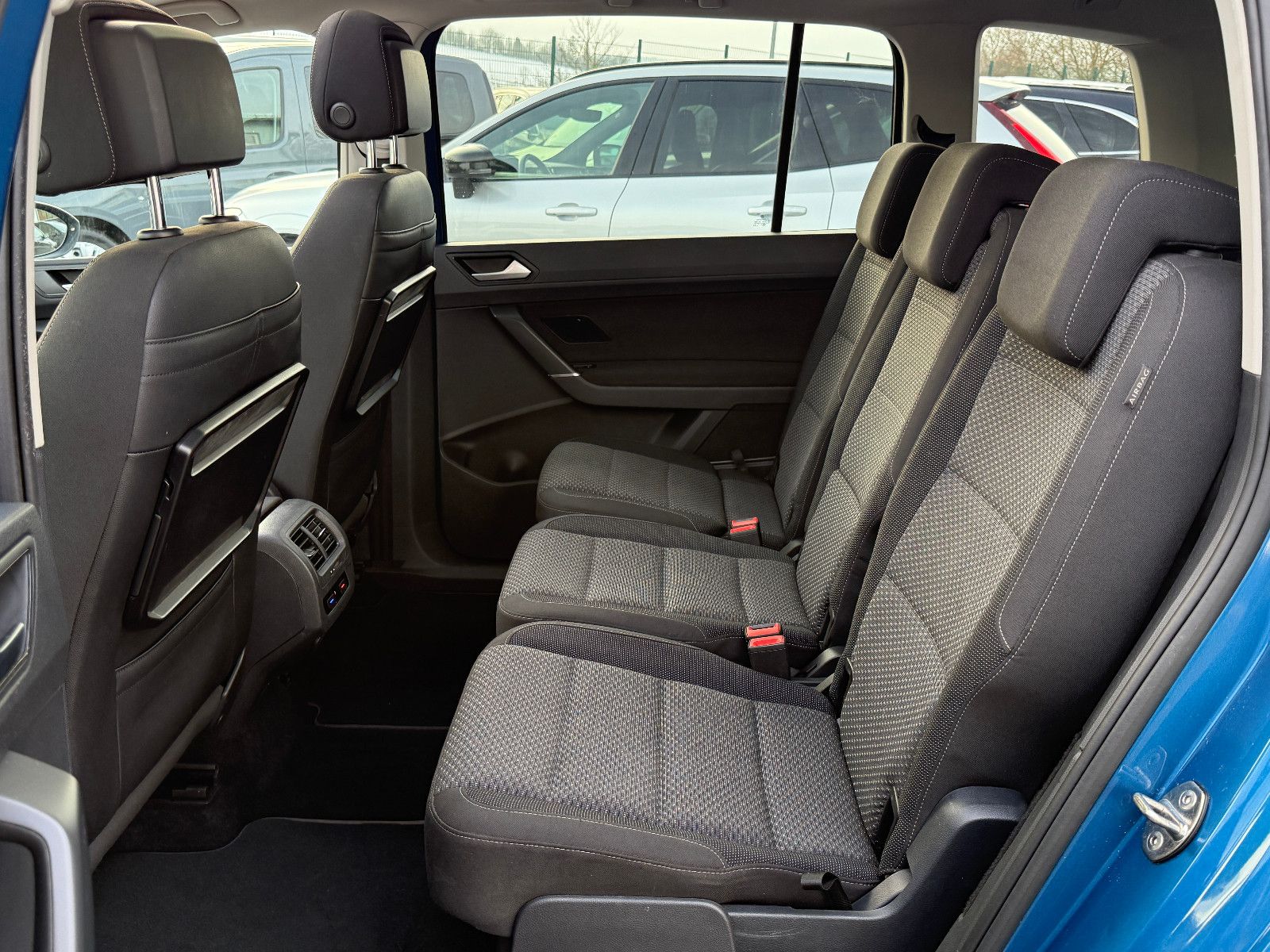 Fahrzeugabbildung Volkswagen Touran Comfortline ALLSTAR TSI ACC AHK Pano SHZ