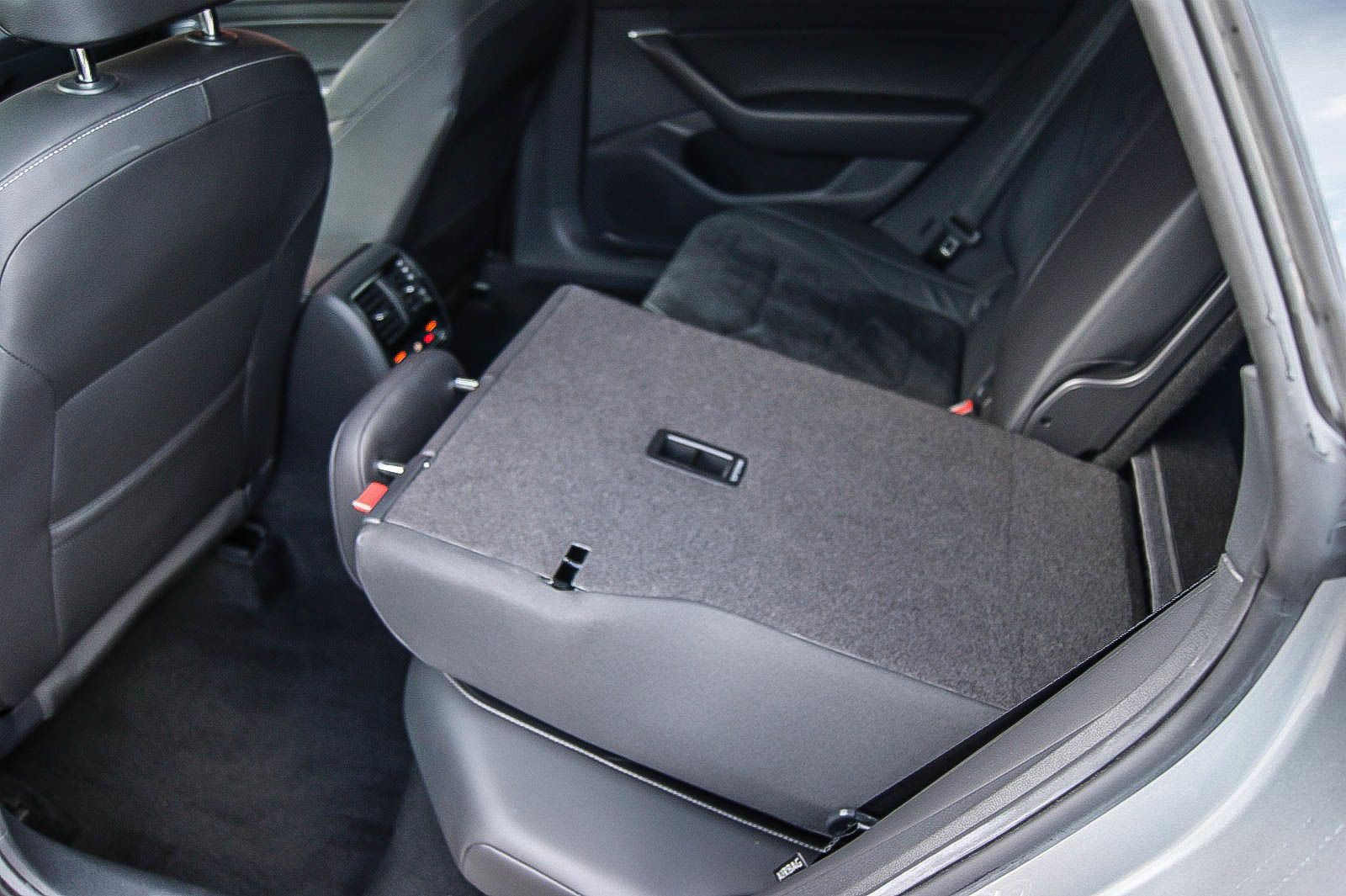 Fahrzeugabbildung Volkswagen Arteon R-Line 4Motion HEADUP PANORAMA STANDHEIZG