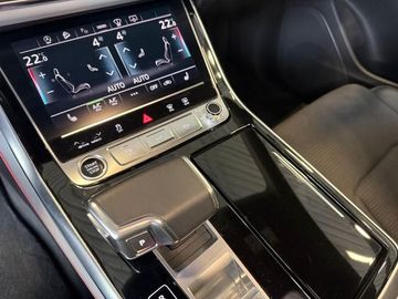 Audi Q8 - 12