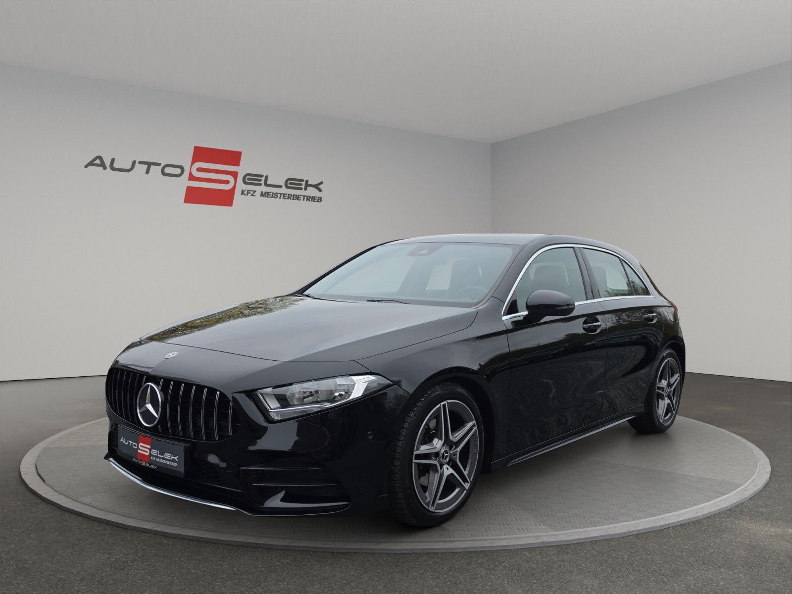 Fahrzeugabbildung Mercedes-Benz A 180 AMG*NIGHT*WIDESCREEN*MBUX*