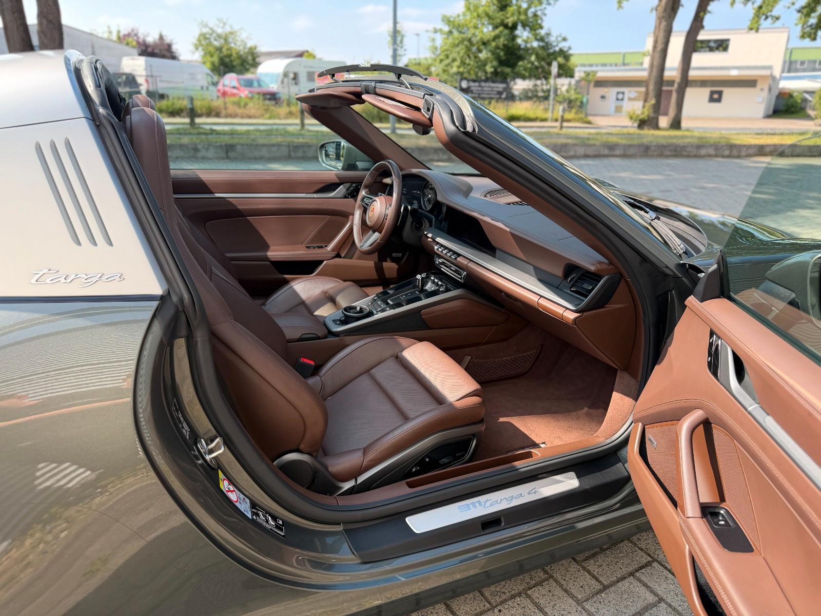Porsche 992 Carrera 4 Targa Techart - Performance