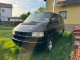 Volkswagen T4 Caravelle SYNCRO 2,5-l-Otto AHK - Volkswagen T4 Caravelle aus 1992