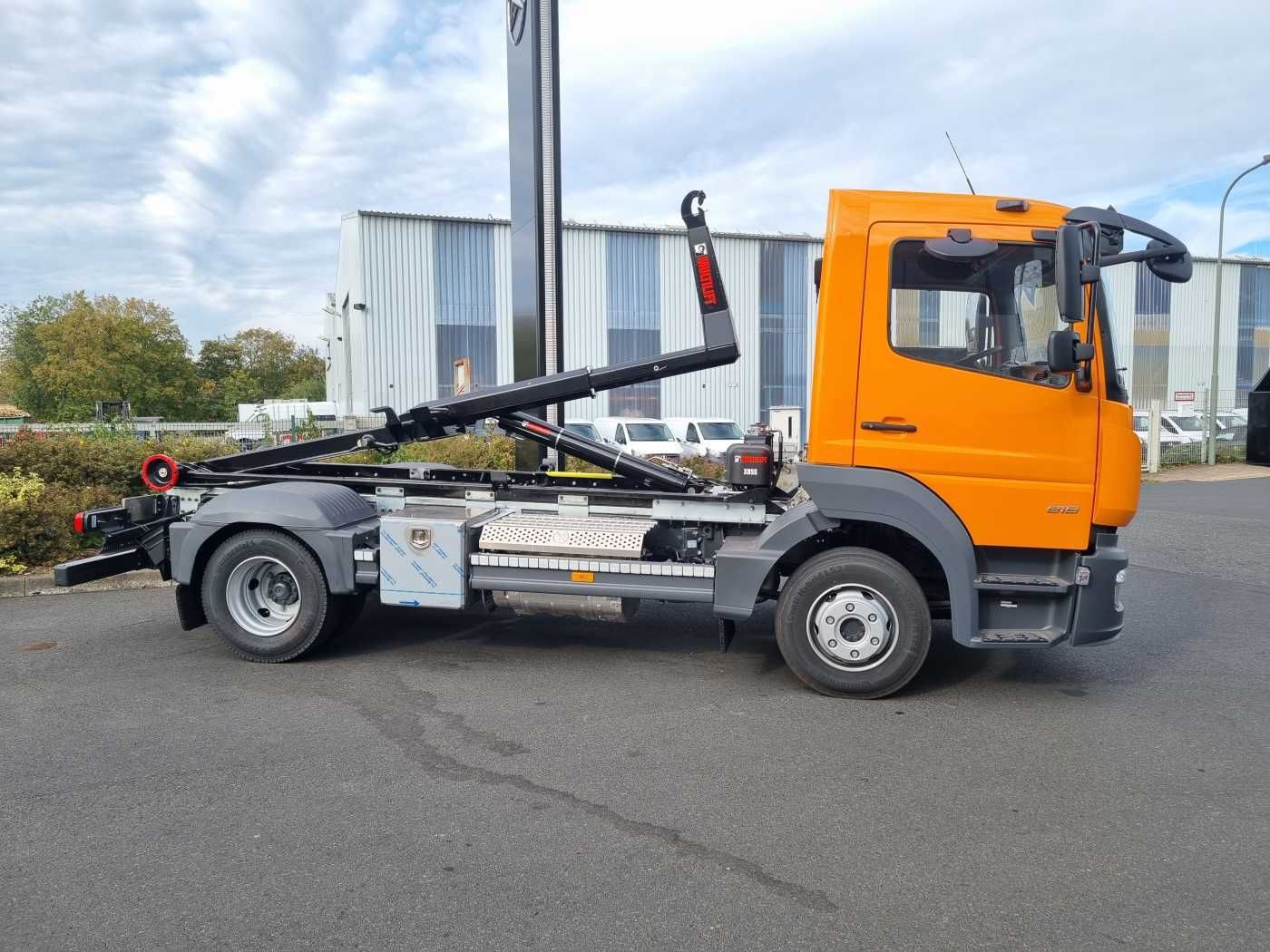 Fahrzeugabbildung Mercedes-Benz Atego 818 K 4x2 HIAB XR5S3650 AHK Klima