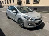 Hyundai i30 1.4 CRDi Intro Edition Intro Edition - Hyundai i30 mit Diesel-Antrieb: Limousine, 1.4