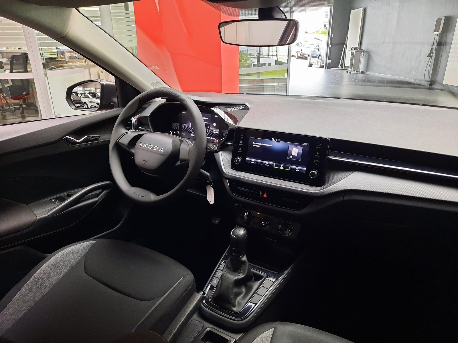 Fahrzeugabbildung SKODA Fabia Essence TSI *LED*PDC*Sitzhzg*APP*DAB*VZE*