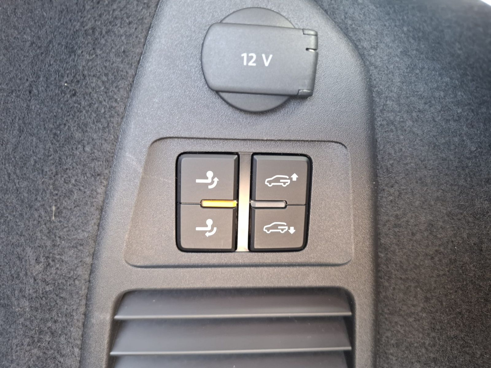 Fahrzeugabbildung Volkswagen Touareg 3.0TDI 4M R-Line VOLL Black 22" UPE 114T