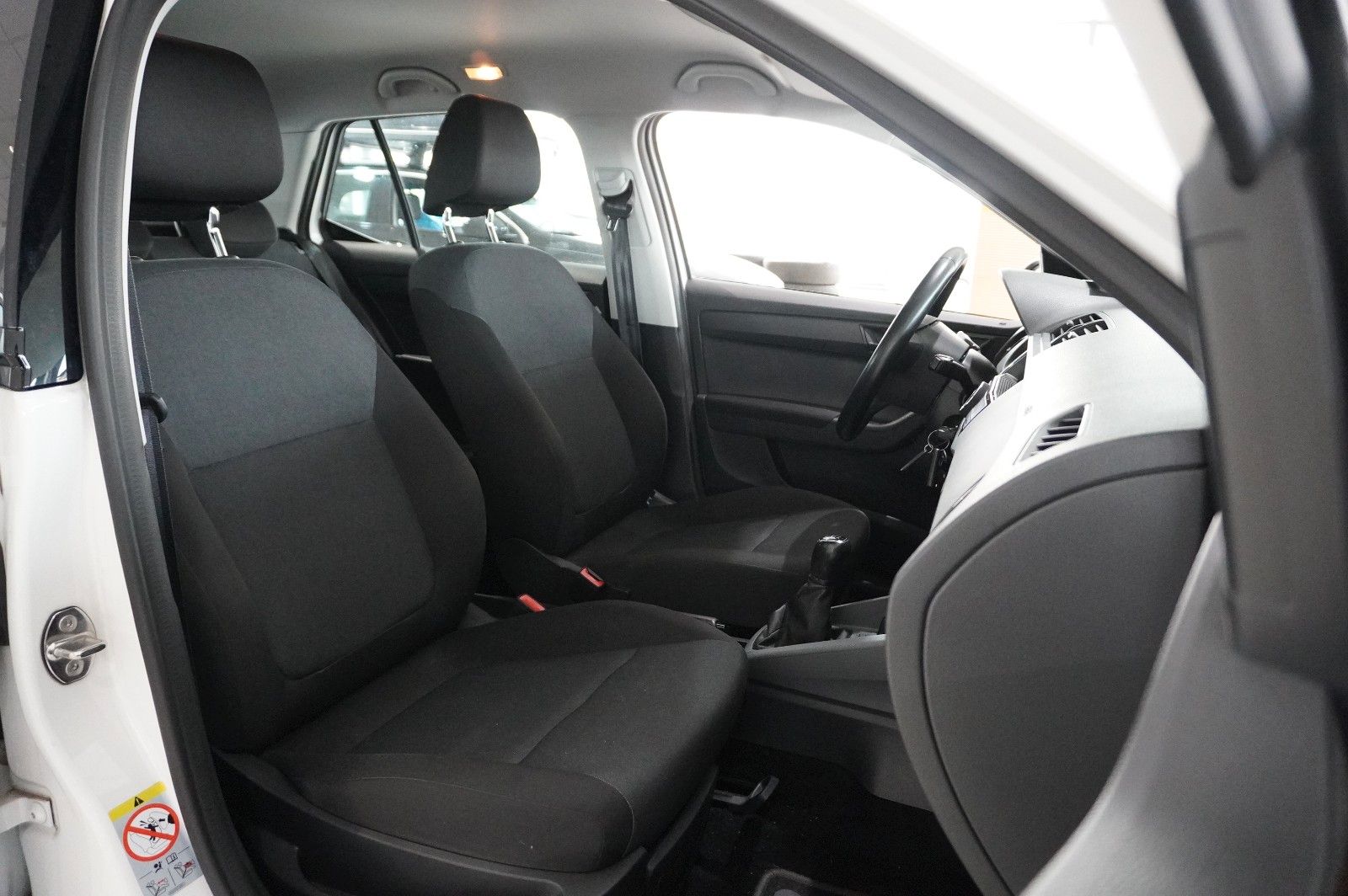Fahrzeugabbildung SKODA Fabia LIM. 1.0 ACTIVE KLIMA/NEBEL/USB/AHK