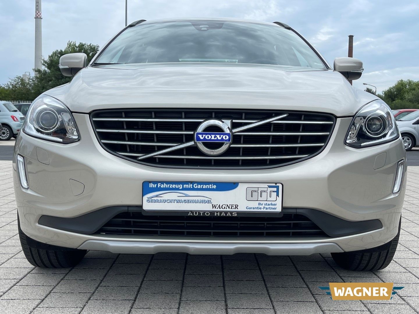Fahrzeugabbildung Volvo XC60 Momentum 2WD Bi-Xenon SHZ 1-Hand