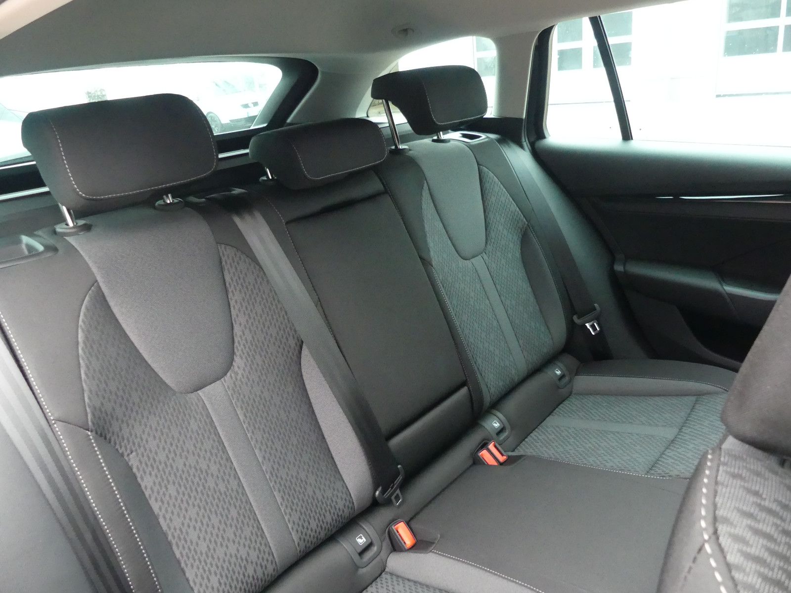 Fahrzeugabbildung SKODA Octavia Combi 2.0 TDI CLEVER *NAVI*ACC*KESSY*BT*