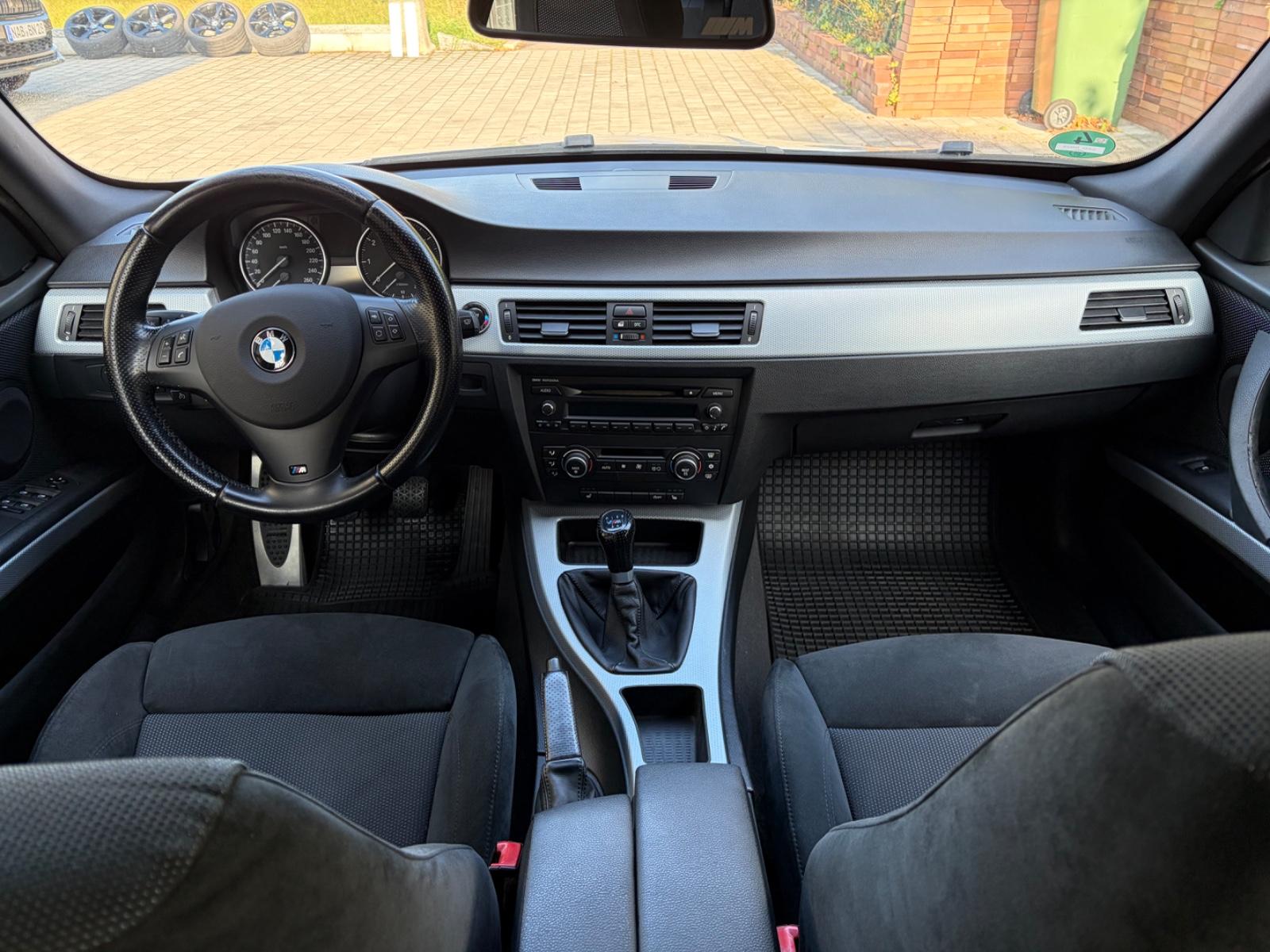 BMW 318 2010 — photo 11