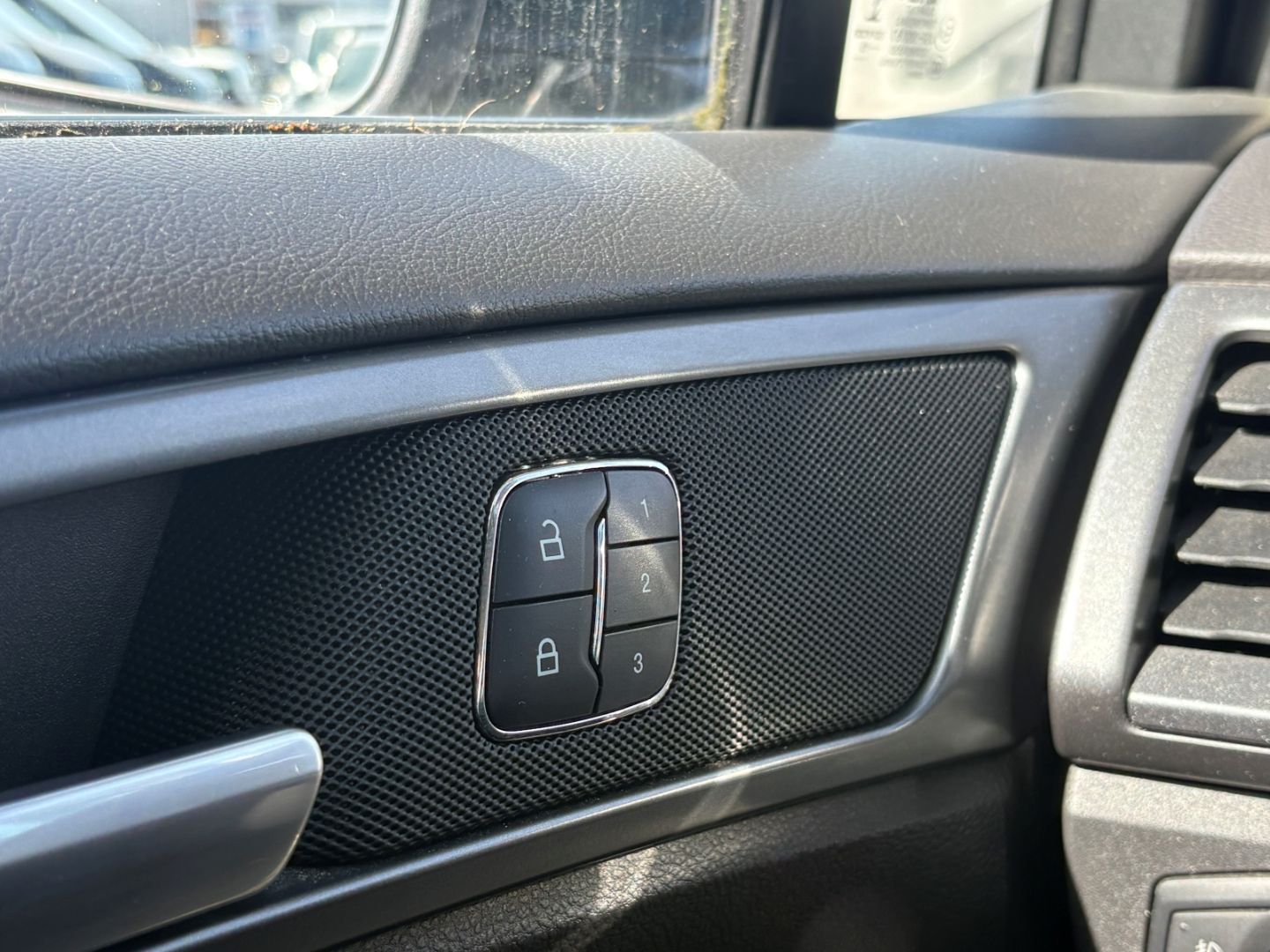 Fahrzeugabbildung Ford Mondeo Titanium elek Heckkl Memory totWinkAss