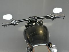 HARLEY DAVIDSON Softail Breakout 107 mit JEKILL & HYDE KLAPPE