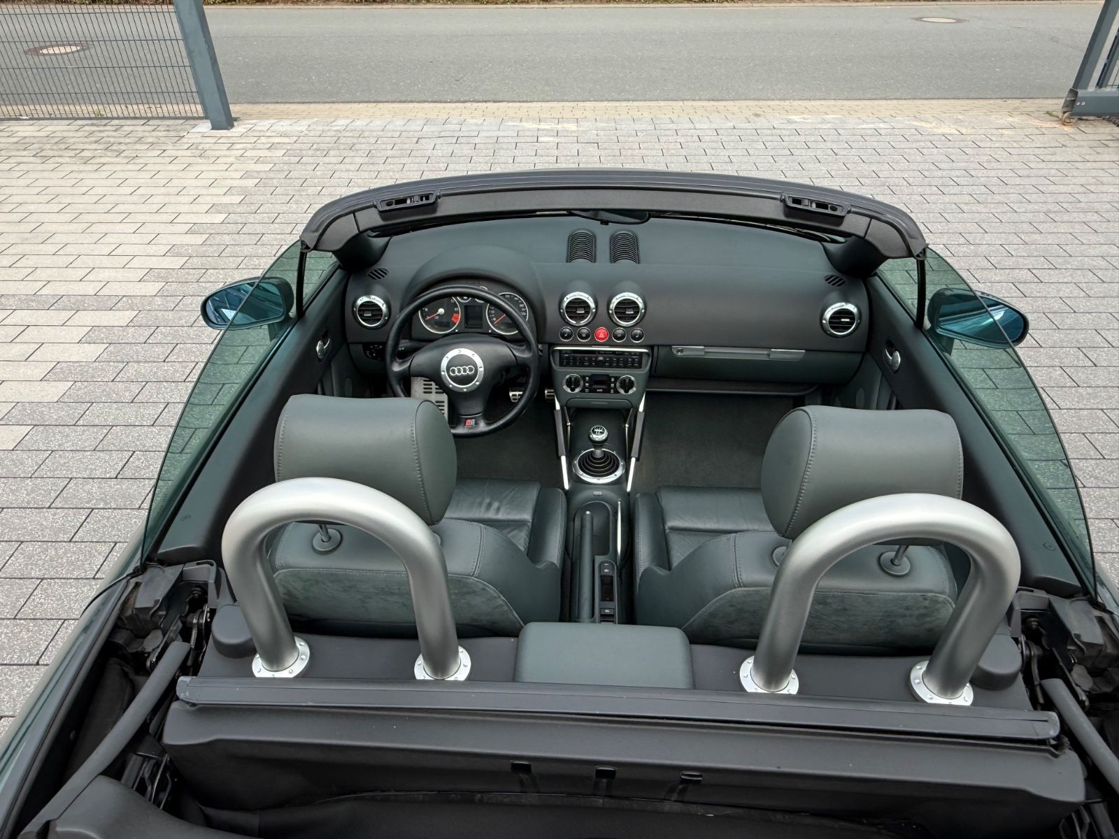 Fahrzeugabbildung Audi TT Roadster 1.8T quattro S-Line CABRIO LEDER SHZ