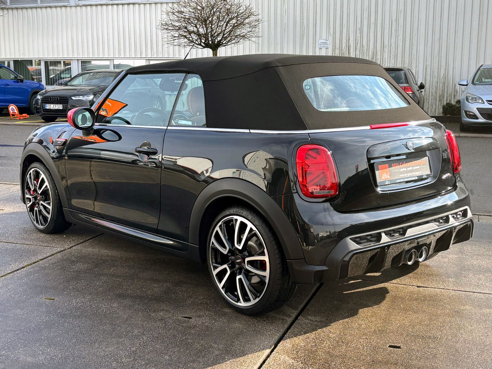 Fahrzeugabbildung MINI John Cooper Works Cabrio ACC LED KAM PDC H&K HUD