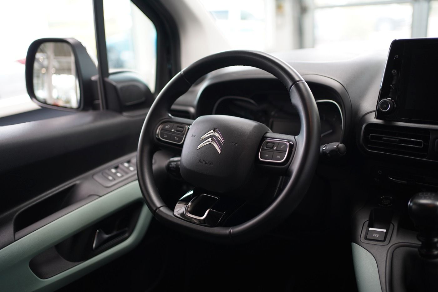 Fahrzeugabbildung Citroën Berlingo XL BlueHDi 130 Shine Standheizung AHK