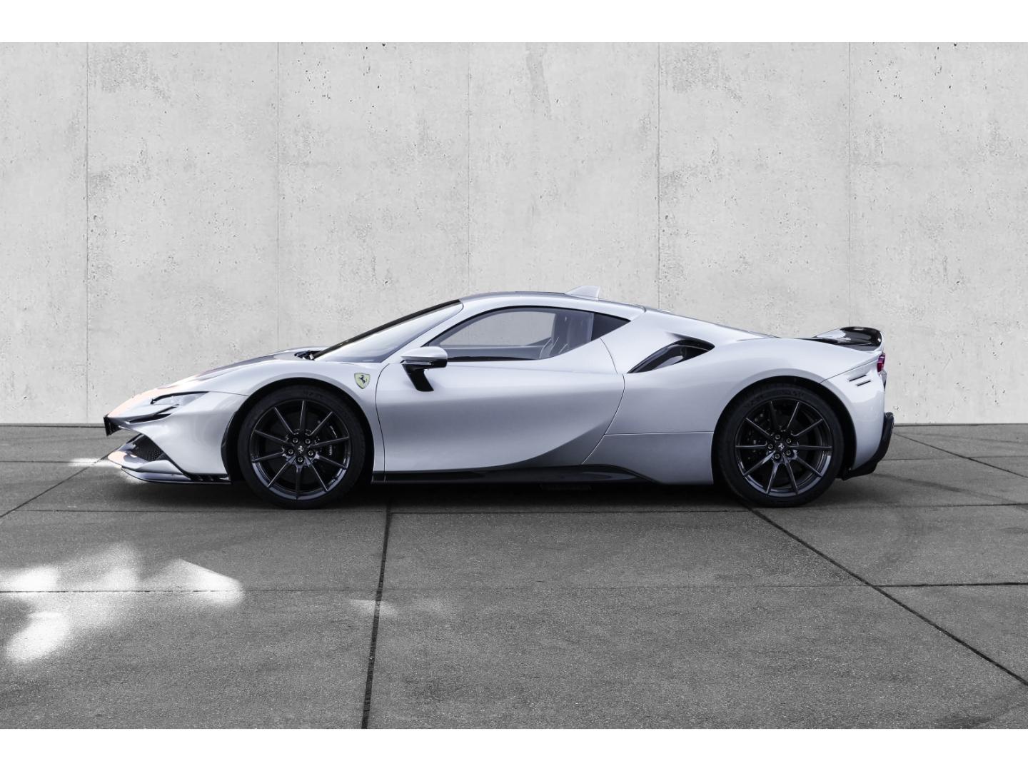 Ferrari SF90 Stradale *Carbon-Felge*Racingsitze*Assetto-