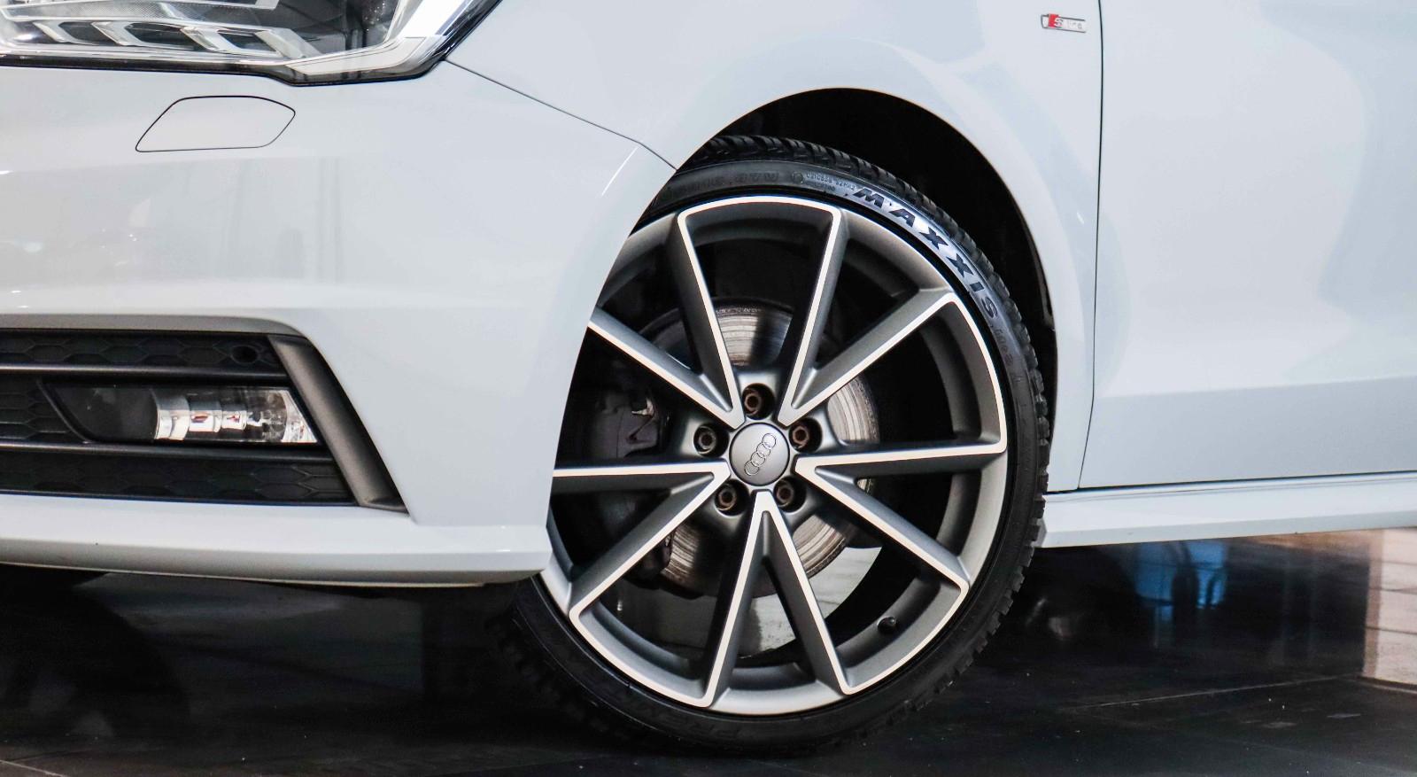 Audi A1 Sport Automatik S LINE*PANORAMA*NAVI*KEYLESS