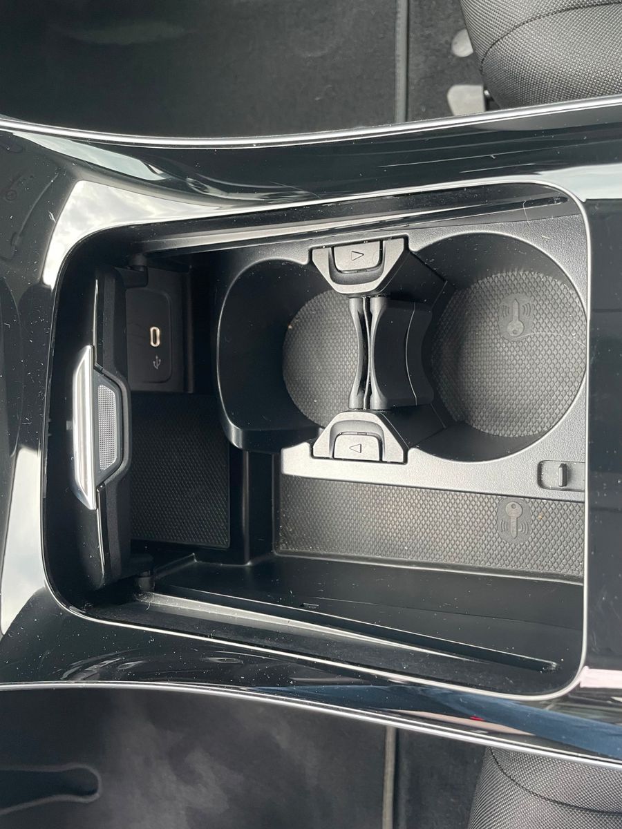 Fahrzeugabbildung Mercedes-Benz C 200d AVANTGARDE LED+AHK+RKamera+MBUX+