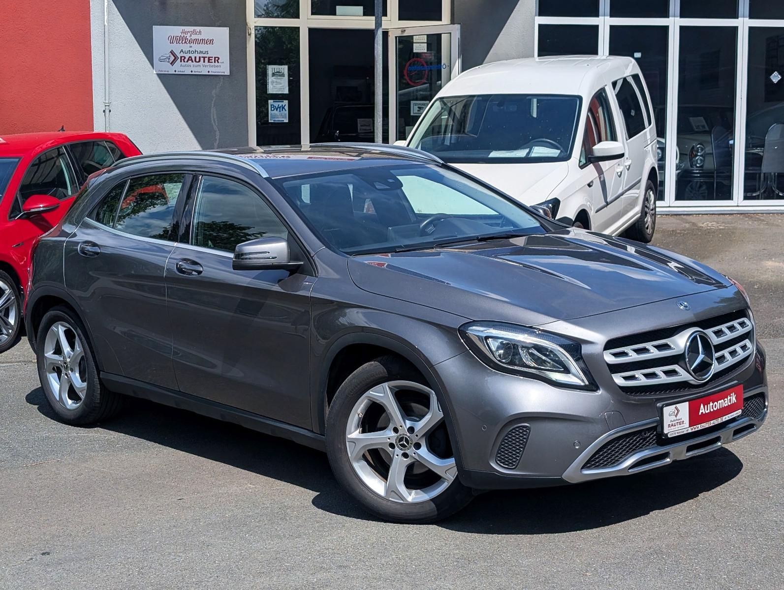 Mercedes-Benz GLA 200 Urban NAVi LED AHK 2017 nur 83tKM!