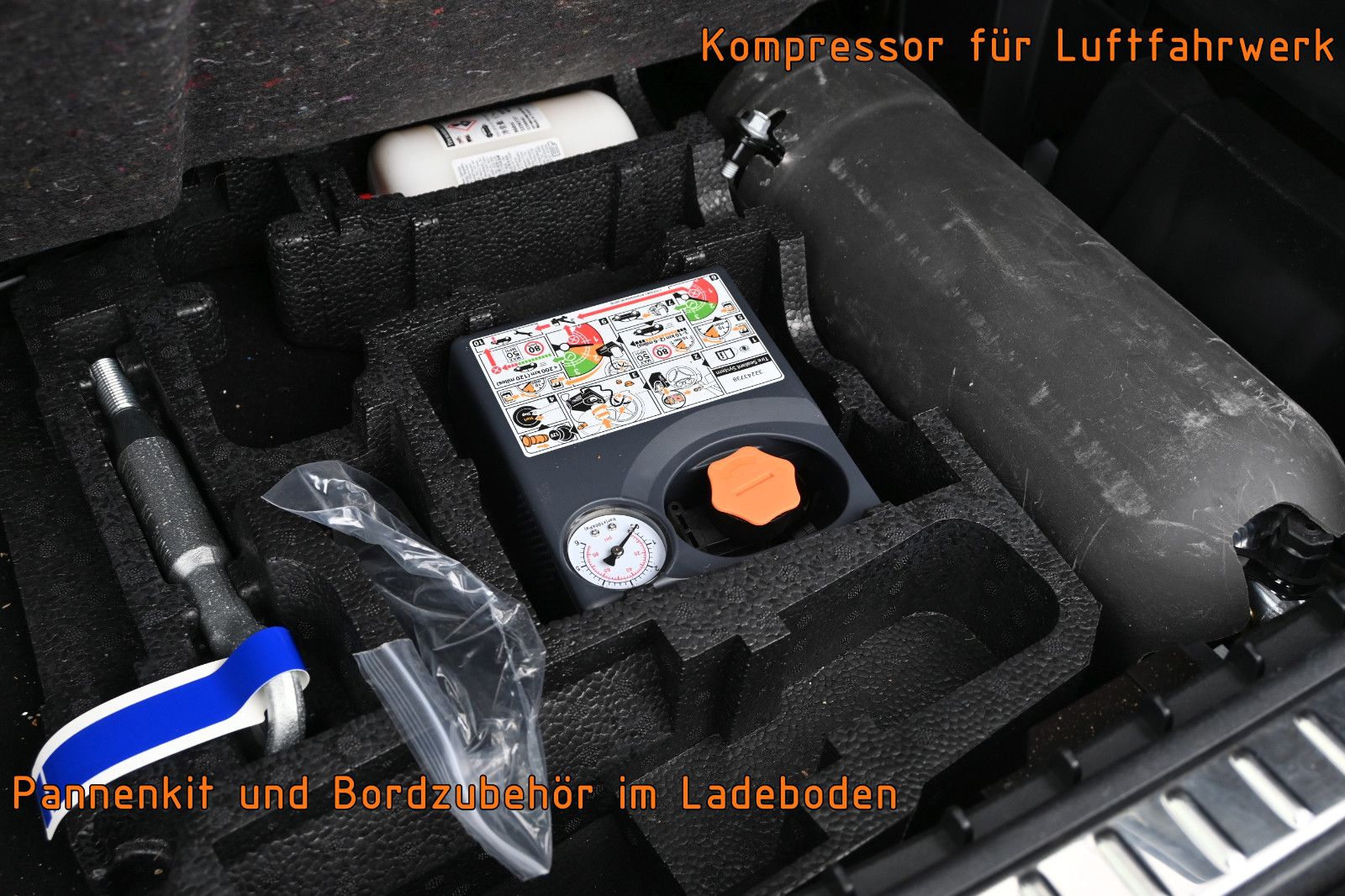 Fahrzeugabbildung Volvo XC90 T8 AWD Re Ultimate Bright °B&W°FOUR-C°VOLL!