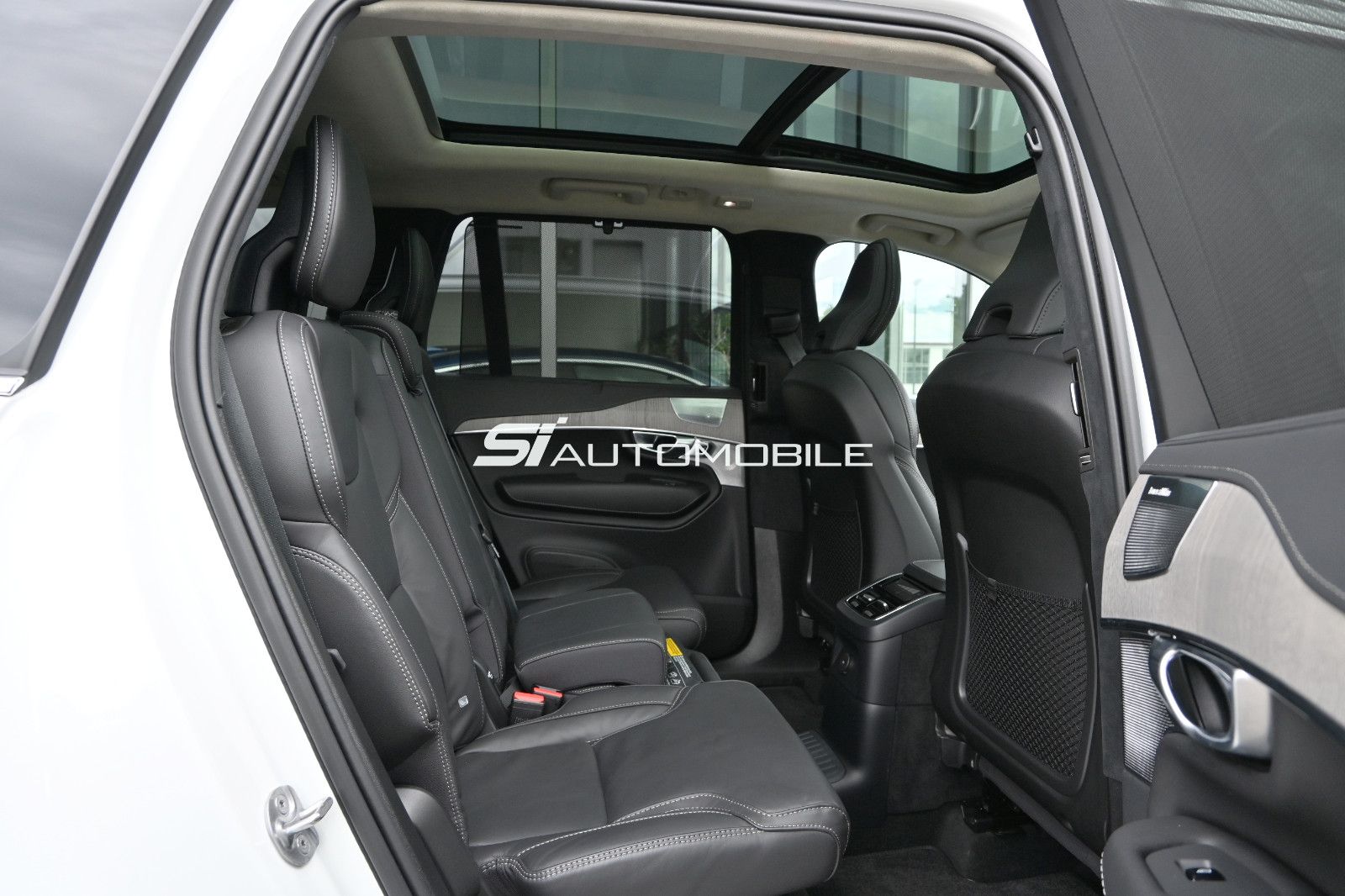 Fahrzeugabbildung Volvo XC90 T8 AWD Re Ultimate Bright °B&W°FOUR-C°VOLL!