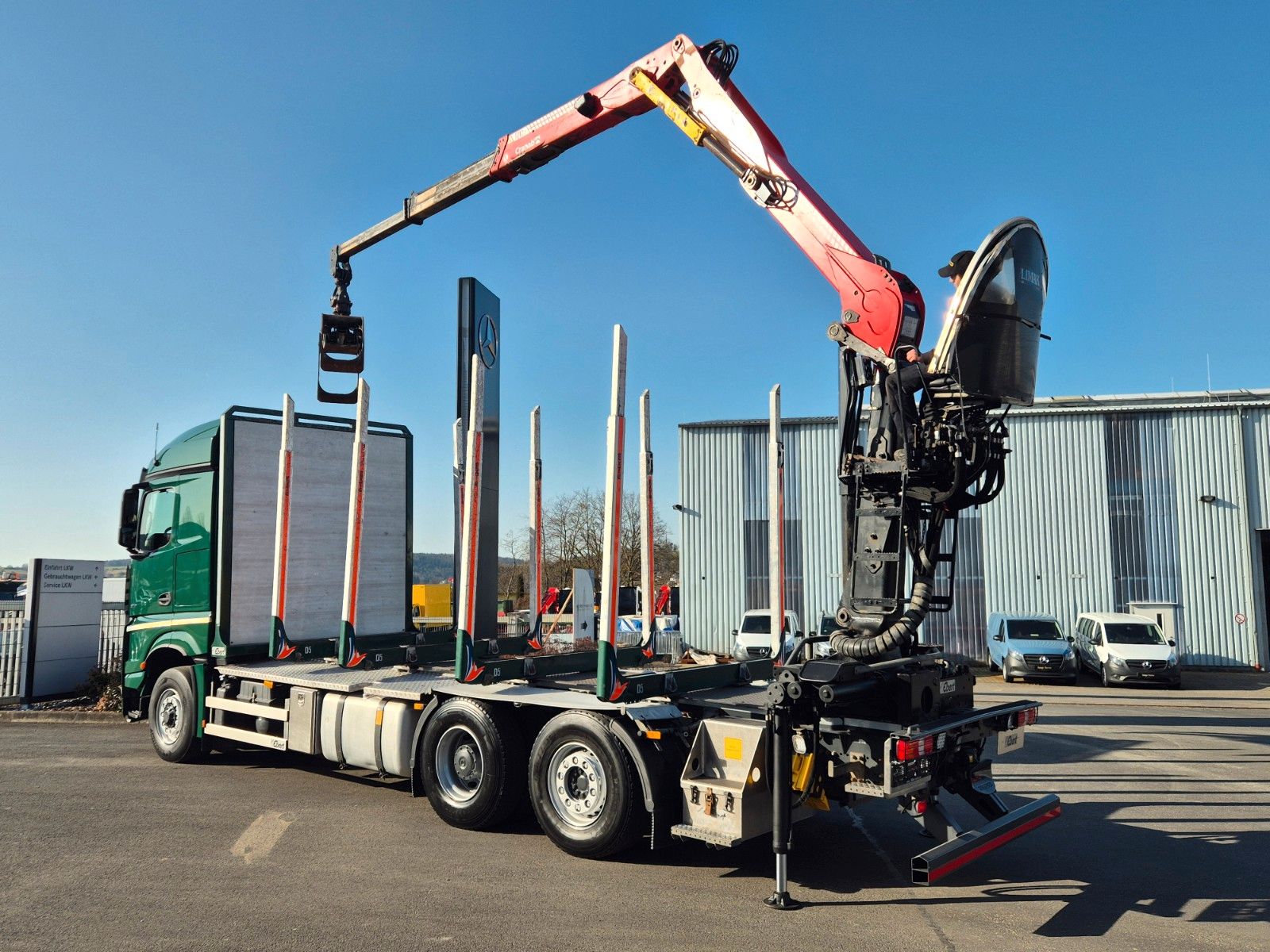 Fahrzeugabbildung Mercedes-Benz Arocs 2751 L 6x2/4 HAD Kurzholz Cranab TZ12.2