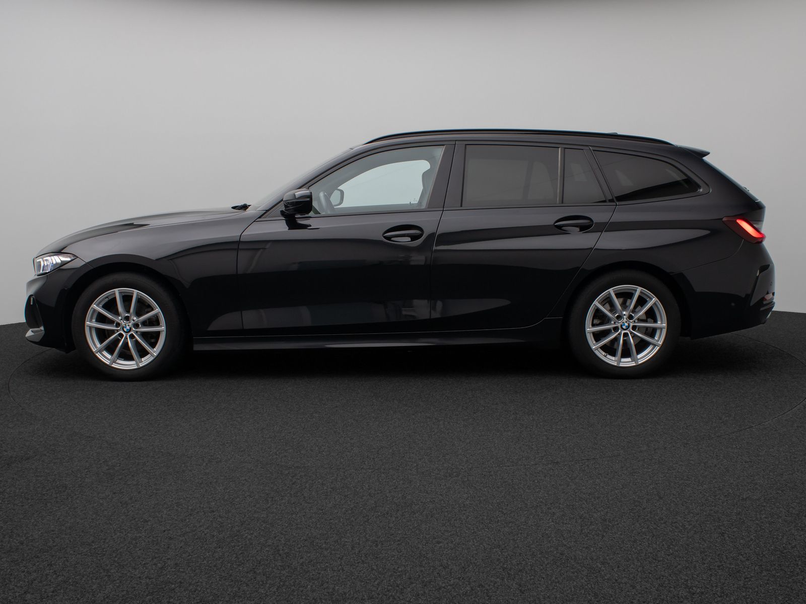 Fahrzeugabbildung BMW 318d Kamera HUD DAB ACC Komfort Alarm Sport