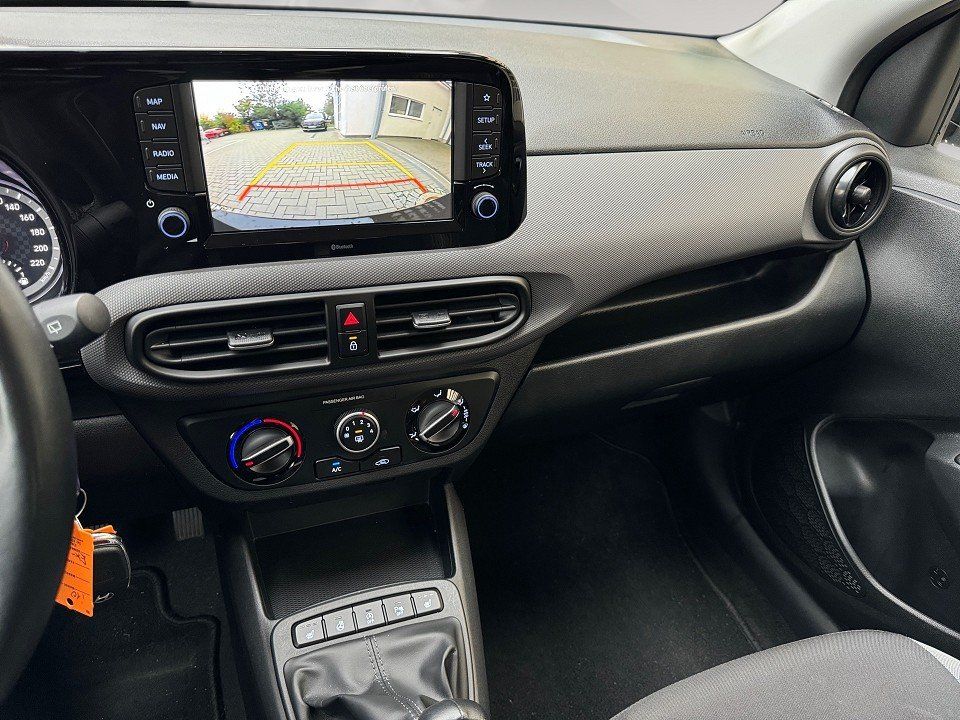 Fahrzeugabbildung Hyundai i10 1.2i Trend Navipaket, 16 Alufelgen, Dach-Lac