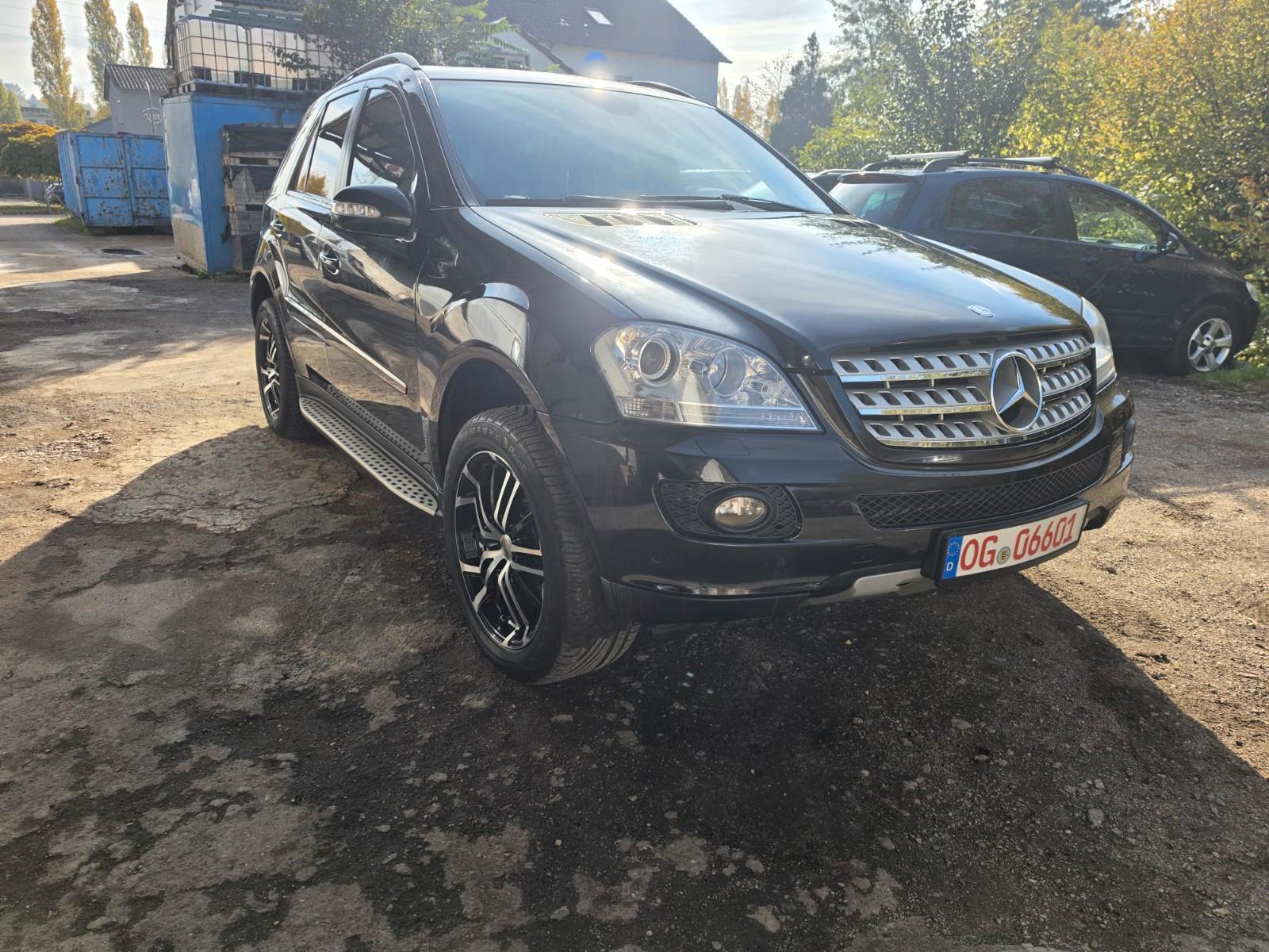 Mercedes-Benz ML420 2007 — rear view