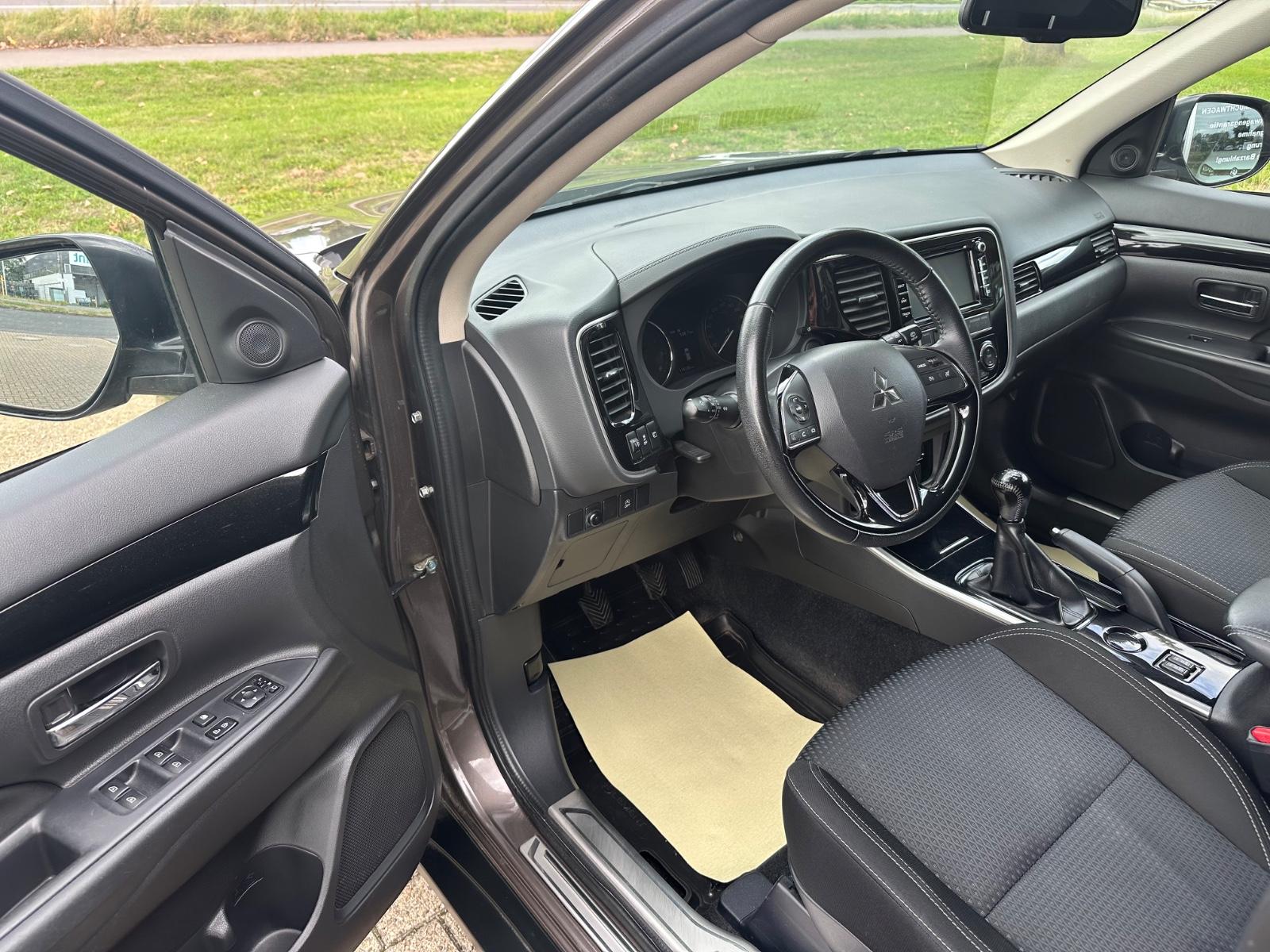 Mitsubishi Outlander Diamant Edition+ 2WD*R-KAM*AHK*NAVI*