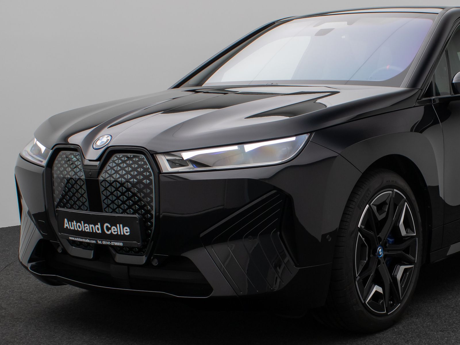 Fahrzeugabbildung BMW iX M60 Panorama 360°Laser B&W SoftCl Massage 22"