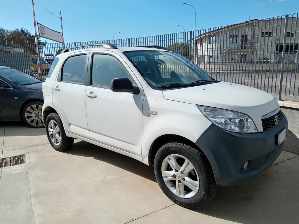 Daihatsu Terios 2012 - Opel Insigna 2010 - Opel 