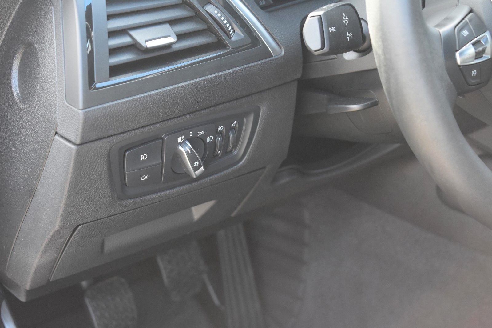 Fahrzeugabbildung BMW 118i Lim. Edition M Sport Shadow Navi Leder LED