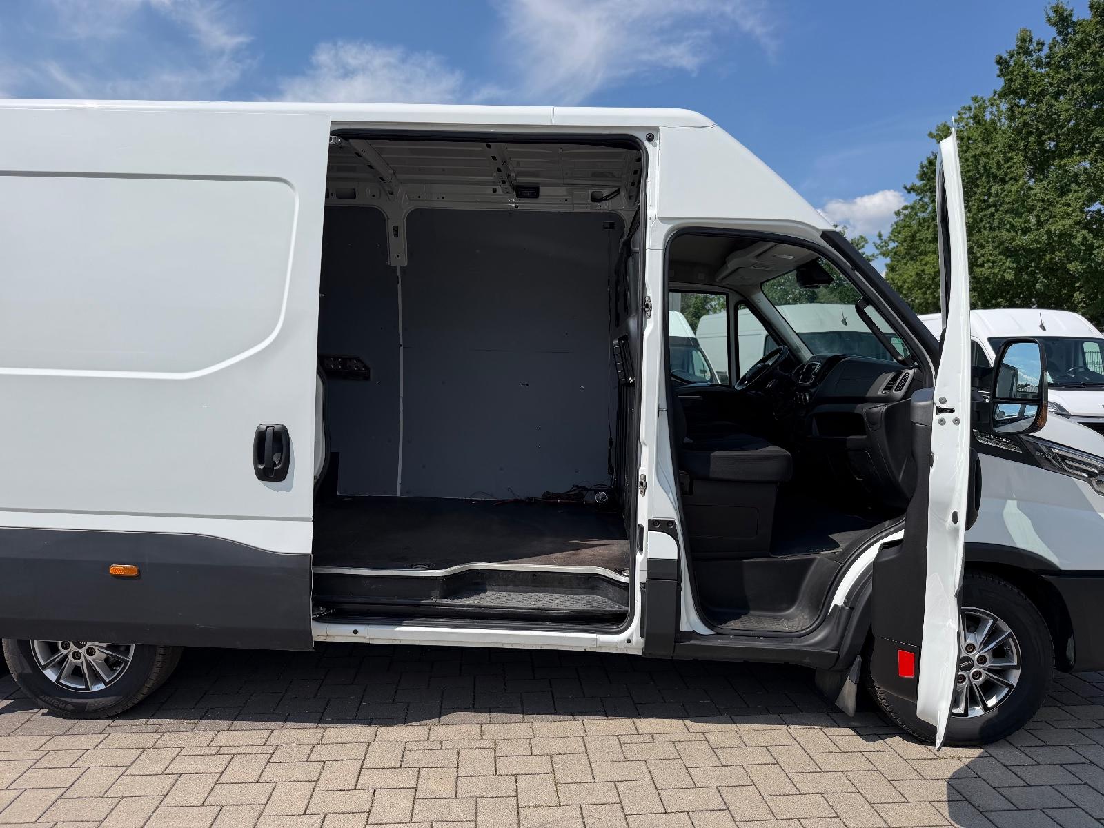 Iveco Daily Kasten RWD 35 Kamera/AHK/Standheizung/ACC