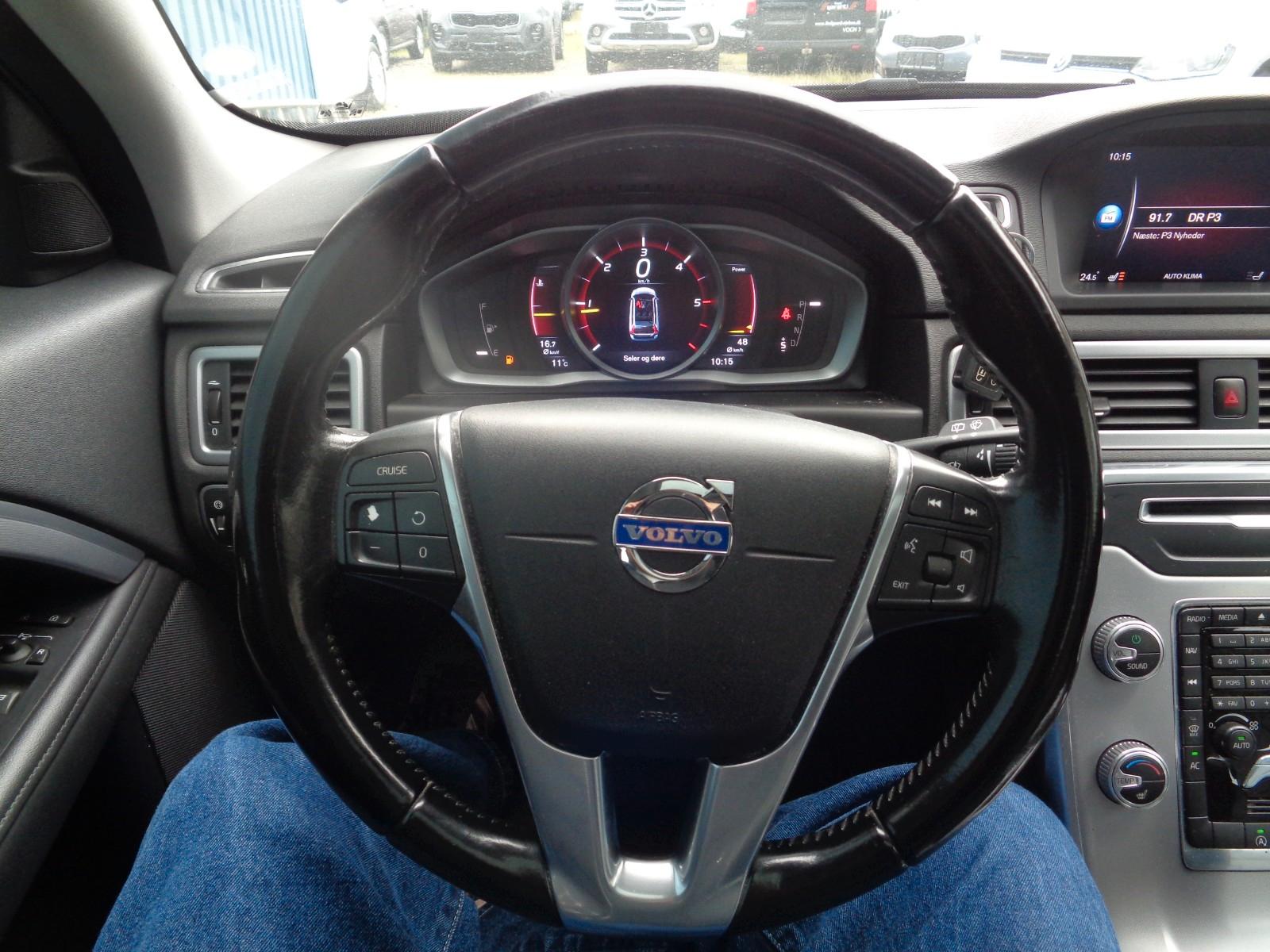Volvo V70 2015 — photo 11
