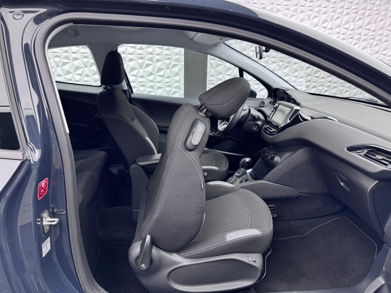 Fahrzeugabbildung Peugeot 1.2 e-VTi/PDC/TEMPOM/LED/HiFi/SITZHEIZ/ALLWETTER