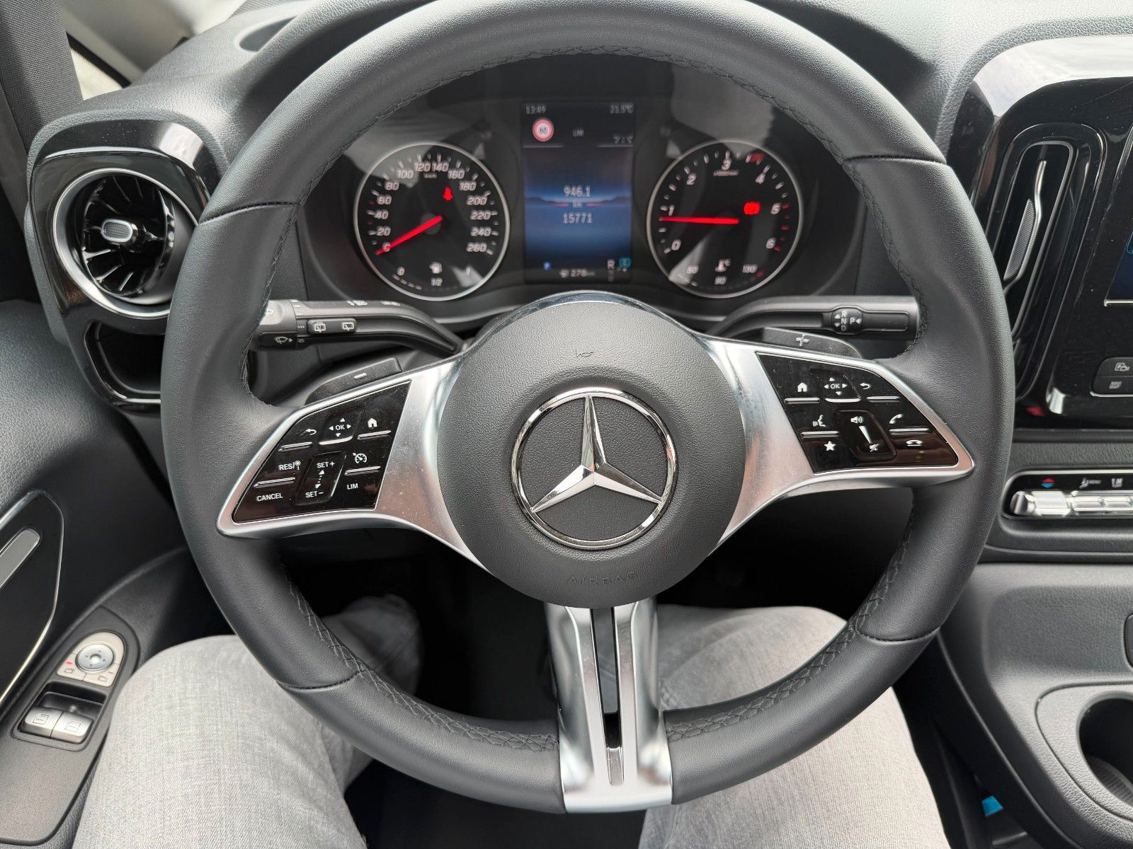 Fahrzeugabbildung Mercedes-Benz Vito 116 CDI 9G Tourer Pro AHK2,5to 2xKlima