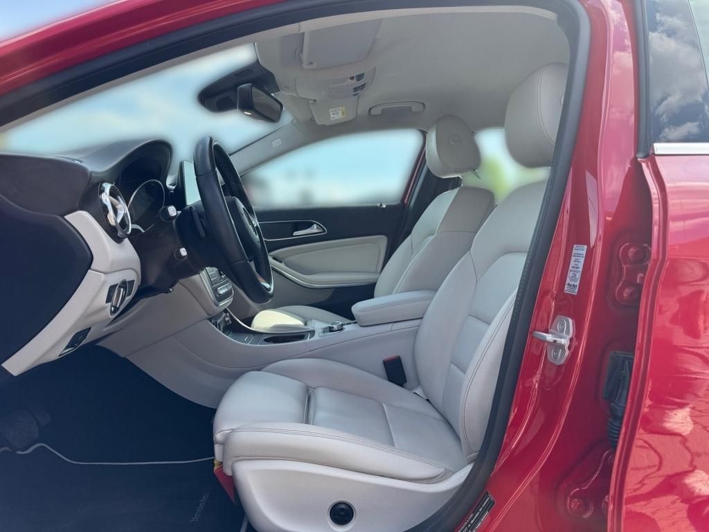 Fahrzeugabbildung Mercedes-Benz GLA 180 Progressive Navi LED Memo SHZ SpurH KAM