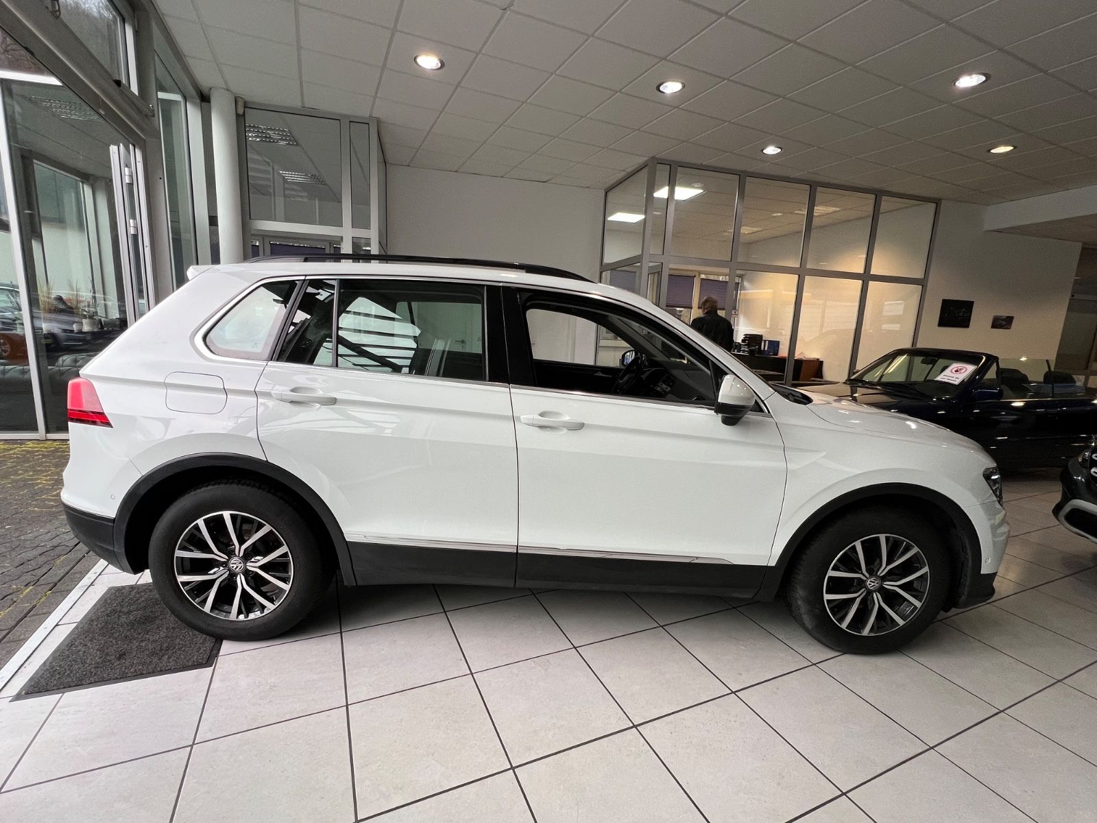 Fahrzeugabbildung Volkswagen Tiguan Comfortline 2.0TDI *DIGITALTACHO*LED*360°