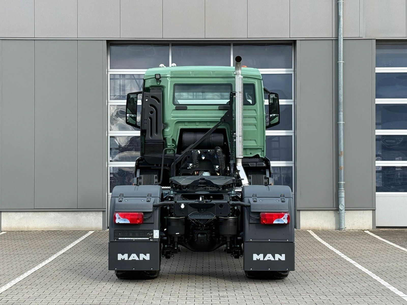 Fahrzeugabbildung MAN TGS 18.520 BL SA 4x4 mit Hydraulikvor* Einzelbe*